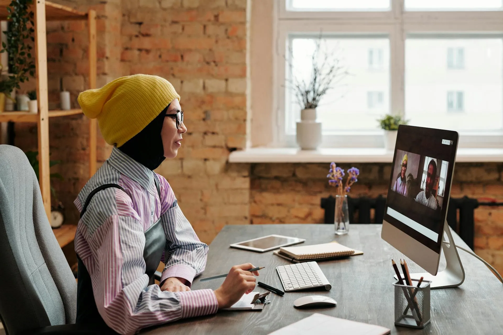 student studying mba online with birmingham university